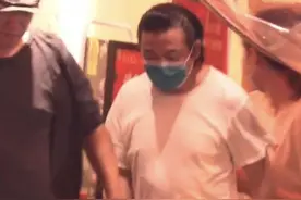 潘粤明和绯闻女友聚餐，身材发福减肥难，女友多年未换用情专一图片