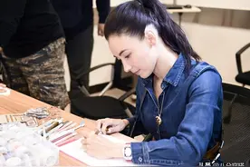 张柏芝有盛世美颜就是任性！牛仔连体裤清新减龄，一点不像三娃妈图片