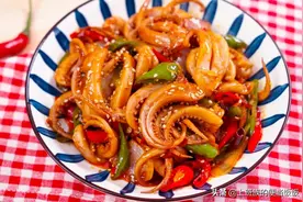 鱿鱼的家常做法，教你2招，比铁板的还香图片