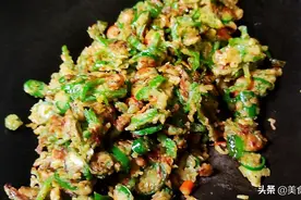河南当地制作“面煎辣椒”，口味地道，吃过后都说好图片