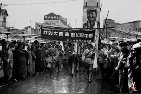 山城破晓：1949年重庆解放图片