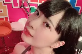 日本小姐姐直播做引体向上，吸引众多网友围观：这很强势图片