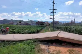 韶关这条村道路面突然拱起超40厘米，怎么回事？图片
