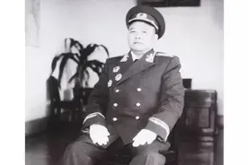 开国大将受伤昏迷，女护士救了他一命，后来成为他一生的妻子图片