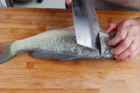 糖醋鱼怎样做才好吃？大厨教你饭店做法，外酥里嫩，开胃又解馋图片