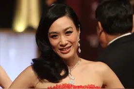 钟丽缇的绚烂情史，靠美貌征服了10个男人，46岁嫁小12岁帅气型男图片