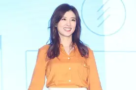 苏慧伦13年后再出新专辑，穿柠檬长裙久违现身，50岁还有少女脸图片