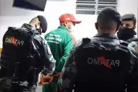 终身禁赛都不够！球员将裁判打到当场昏迷失去意识 因谋杀罪被捕图片