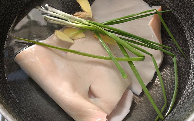 干鱼皮怎么泡发视频 干鱼皮怎么泡发视频讲解