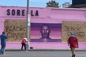 凭着生前做过的两件事，让示威者誓死守护科比，LA依旧是天使之城图片