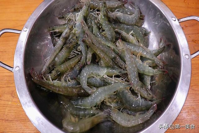 广式白灼虾不是简单水煮，蘸料做法全告诉你，再去饭店吃就亏了