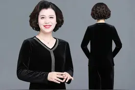 2020新款秋装金丝绒两件套，50岁洋气中老年运动套装图片