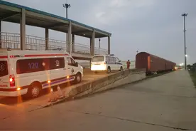 千里驰援！武汉“救护车专列”开往黑龙江省绥芬河市图片