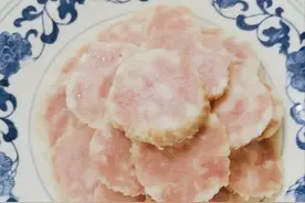 江苏大爷在自己家里炒菜24年，没有菜单和价格，环境恶劣还吃得欢图片