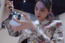 欧阳娜娜精致到指关节！“婴儿手”白嫩又光滑，涂护手霜你也可以图片