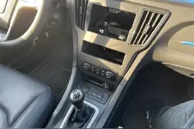 “手动档电动车”见过没 北汽为某驾校提供特制车辆图片