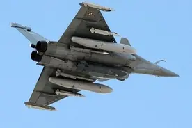 阵风战机跟中国歼十六战机谁更先进？图片