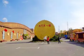 乌鲁木齐馕文化产业园，特产多，便宜又好吃图片