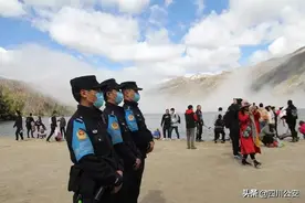 【我在岗位上】最美遇见，网红特警海螺沟执勤图片