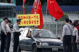 台岛怪事，国民党口口声声与民进党势不两立，却一夜间变绿获蔡英文赞赏图片