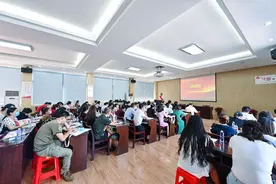 聆听劳模故事 感悟工匠精神——江岸区总工会“永远跟党走·百名先模说成长”宣讲活动走进一元街道图片