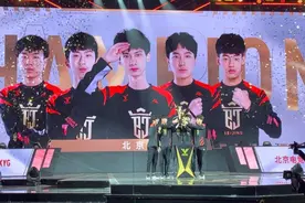 生气加失望，XYG二队心态消极放弃比赛，张大仙直接宣布重组队伍图片