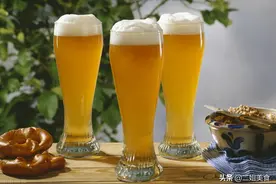 夏季喝啤酒，选黄啤还是白啤？认清3点，以后就不会选错了图片