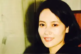 越老越优雅的典型，还要看宋晓英！66岁穿衣有术，妈妈们照着穿搭图片