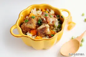 只需几个步骤，轻轻松松搞掂香喷喷的南瓜排骨煲仔饭，还有锅贴哦图片