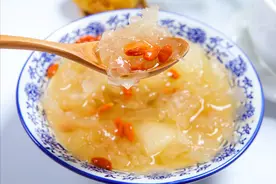 入秋后多喝银耳汤，要想银耳出胶又快又多，老一辈教你2个技巧图片