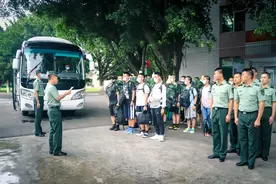 干部学员来当兵，在“一道杠”上烙印“一道拐”图片