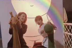 高圆圆近照曝光太惊艳，巴掌脸嫩似18岁，比小9岁女演员更显年轻图片