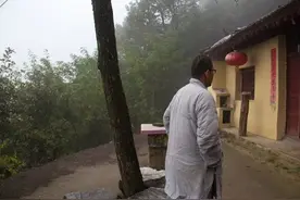 雨后寻访终南山，发现山中有寺，寺中住有一师傅，山中修行已6年图片