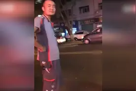 正能量！快递小哥帮走丢男童找到家人视频封面