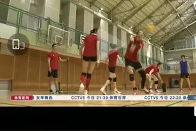 女排教练团队有新变化，神秘陪练出现在训练场上，帮郎导恢复身体图片