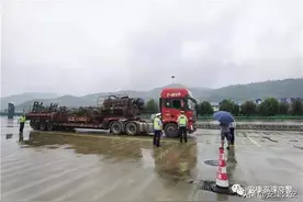 安康高交大队协助湖北高警及时拦截一辆涉嫌肇事逃逸车辆图片