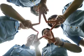 哪有什么相见恨晚，所有的相遇都是恰逢其会图片