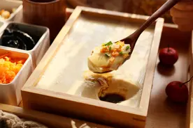 自制豆腐脑，1碗黄豆就“搞定”，早餐热气腾腾喝一碗，舒服极了图片