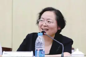 天津市劳模张晓红：为“滨城”发展做好金融服务图片