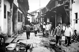 八十年代初绍兴老照片：穿梭水乡的乌篷船 咸亨酒店里品黄酒图片