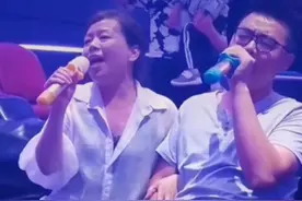 有人说，不发言却和妈妈一起唱歌，彰显了郭威的沉稳和善良图片