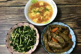 老俩口晚餐，半小时三道菜，有荤有素，价格不到20块，全部光盘了图片