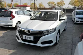 油耗仅5L，动力满足家用，10万级别的合资家轿，实拍本田凌派图片