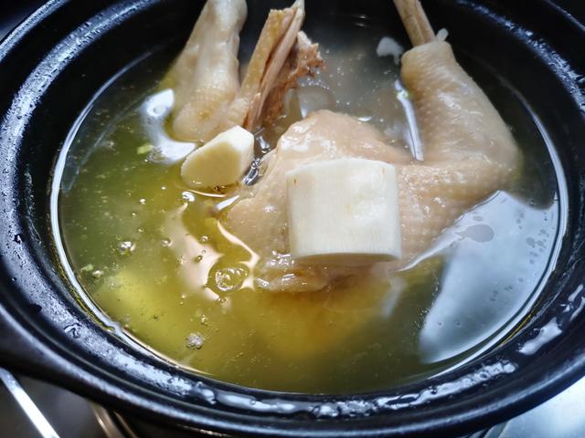 花胶海参鸡汤 花胶海参鸡汤的做法