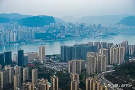 重庆万州这个镇和城区融为一体，是万州通往全国的重要门户图片