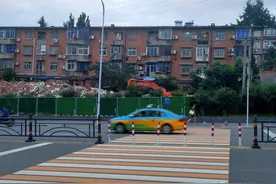 宜昌403菜市场对面的最后一栋废弃居民楼拆除图片