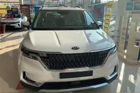 国产起亚嘉华展车到位，外观颜值硬朗不单调，配连屏或25万起步图片