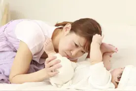 宝宝正式“攒肚”后，会有这3个表现，新手爸妈稍加留意就能区分图片