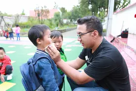 重回大山的“乞丐校长”和他的幼儿园图片