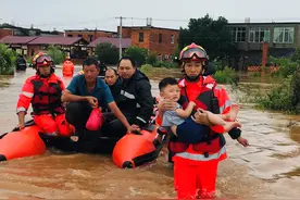 江西南昌：闻“汛”而动 向水而战的“火焰蓝”图片